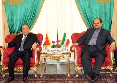 ຮອງນາຍົກລັດຖະມົນຕີຫງວຽນຊວນຟຸກຢ້ຽມຢາມອີຣານຢ່າງເປັນທາງການ